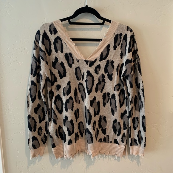 Fate Sweaters - Leopard print V neck Sweater
